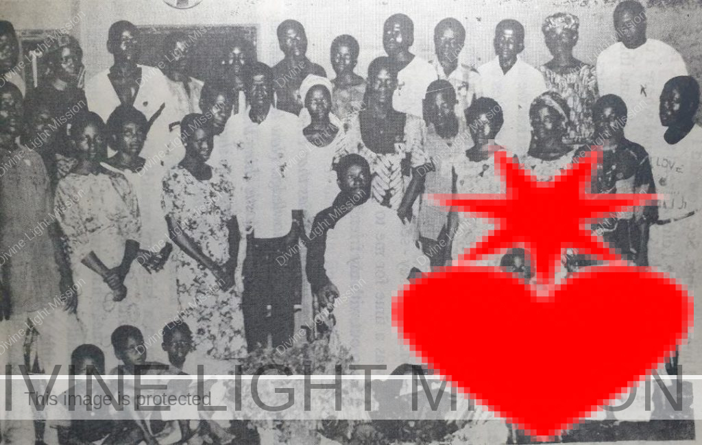 "New born babies," Group of "Premies" who have just been revealed the Divine Knowledge, pose for a photograph with the Lord, after Knowledge session. Akure 1989.
